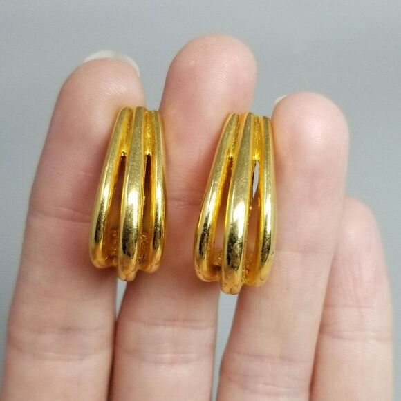 Vintage Gold Tone Clip On Half Hoop Earrings, Ribbed Design, Retro 80s 90s Style - Picture 1 of 7